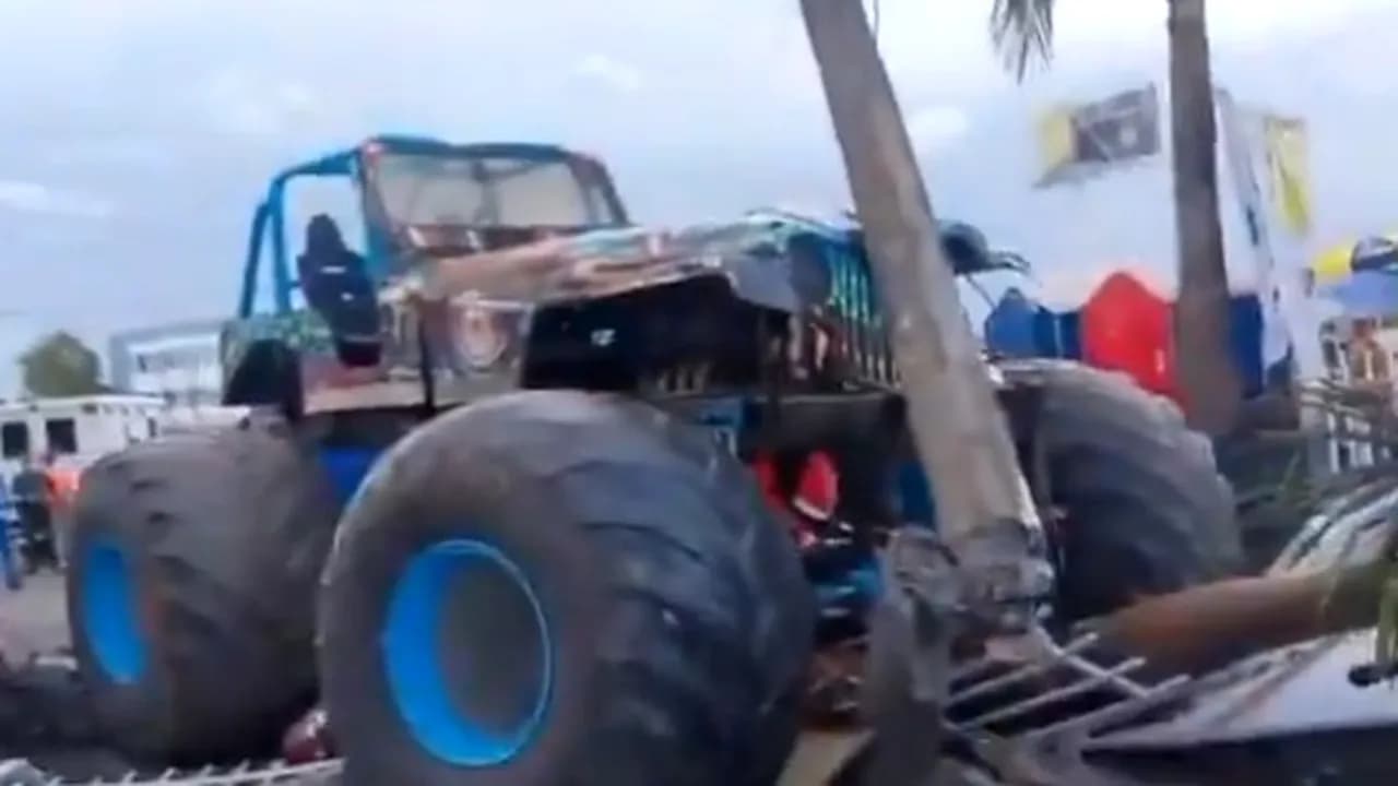 Impact devastator la un show auto în Columbia