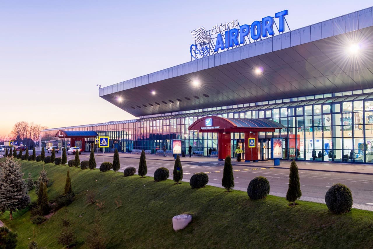 Aeroportul Chișinău scoate la licitație spații pentru servicii de taxi în zona de Sosiri