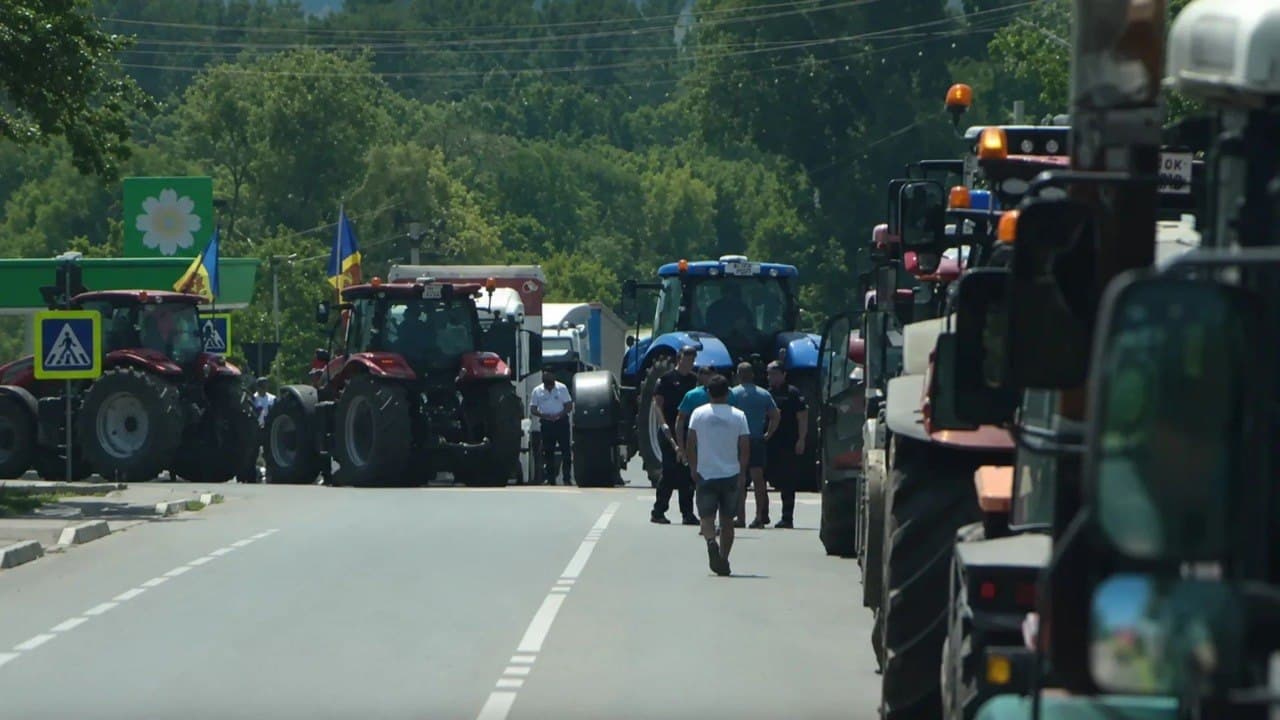 Fermierii continuă protestele