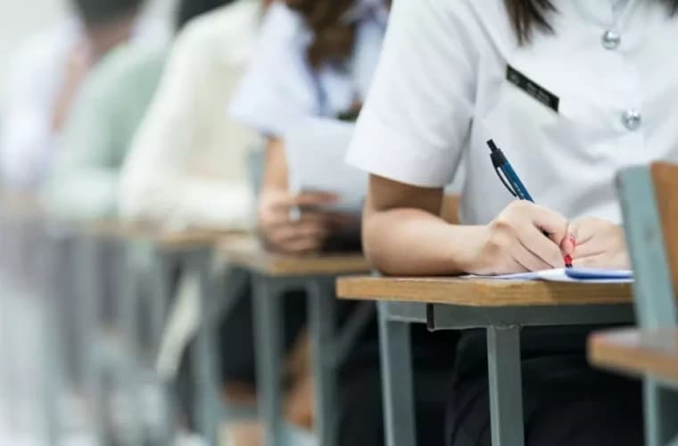 Ultimul examen de bacalaureat pentru absolvenții alolingvi