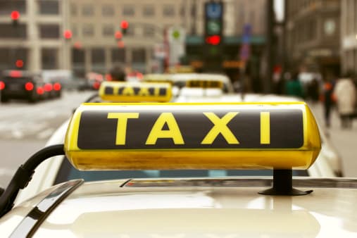 Șoferii de taxi trec la regimul fiscal general din 1 iulie