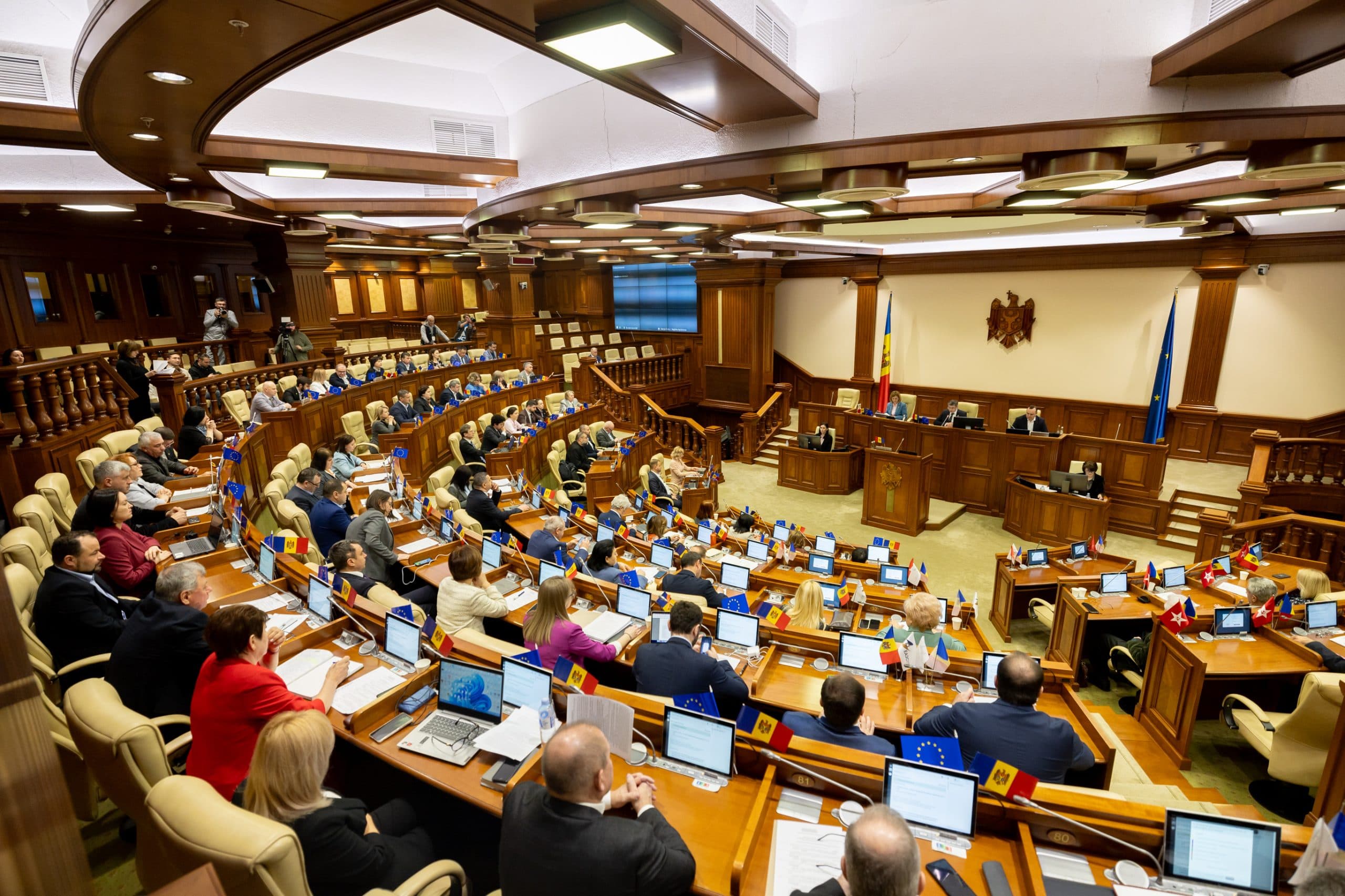 Parlamentul a instituit stare de urgență