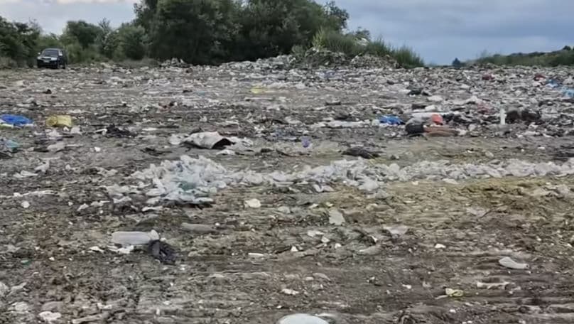 Inspectorii de mediu continuă verificările la gunoiștea din Porumbeni