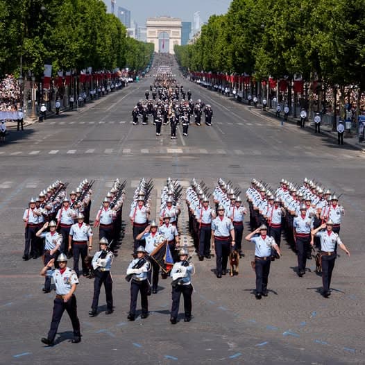 Franța și-a marcat Ziua Națională printr-o impresionantă paradă militară