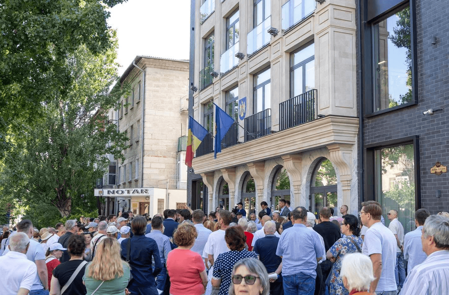 Protest la ANRE, oameni nemulțumiți de tarife