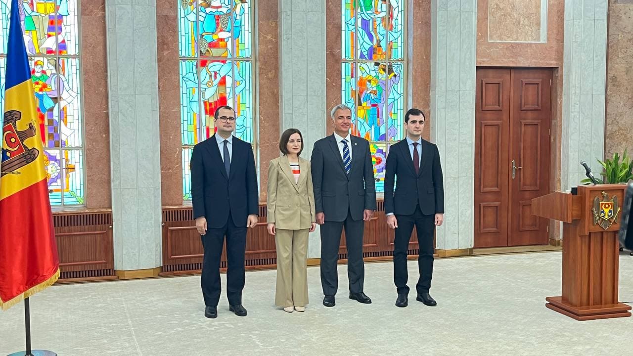 Noii miniștri au depus jurământul de învestire