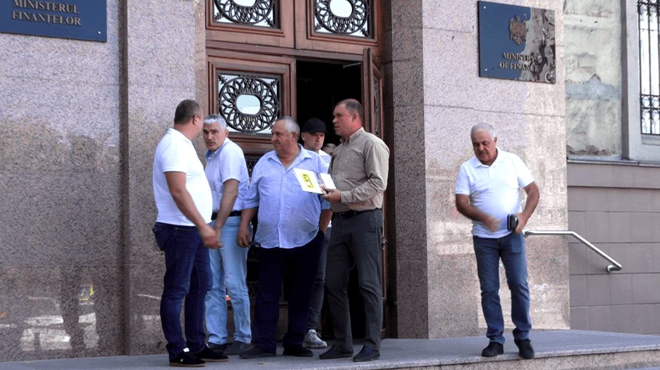 Fermierii cer menținerea cotei TVA la 8%