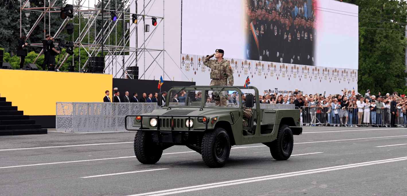 Parada militară organizată ci ocazia împlinirii a la 35 de ani de independență a fost urmărită de peste 7000 de oameni