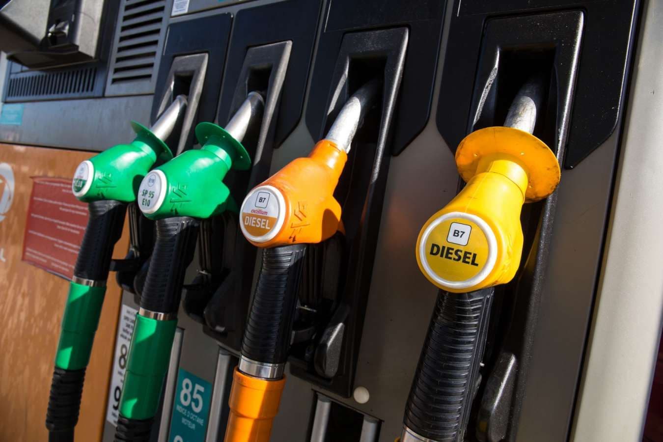 Carburanții se scumpesc