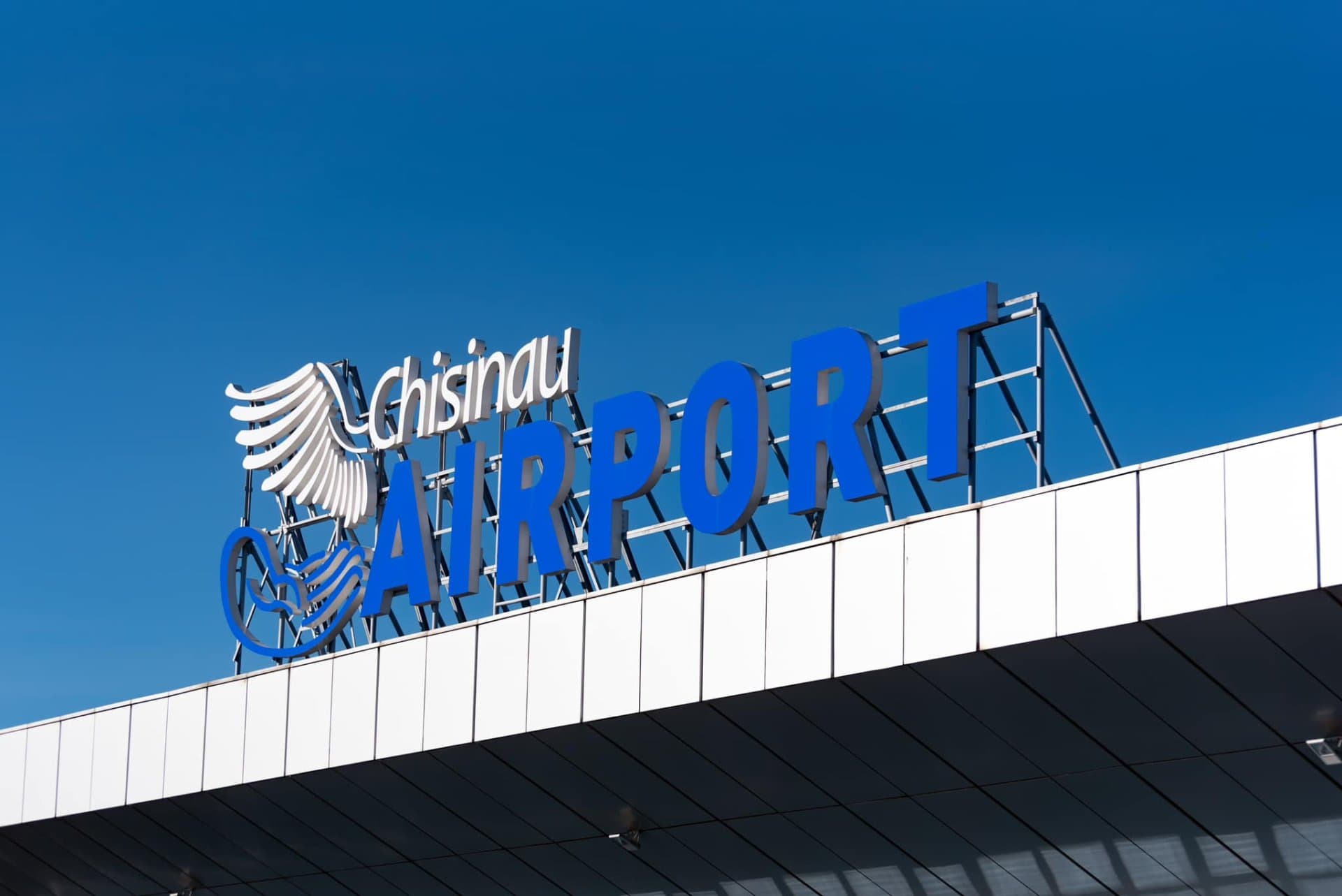 Acces limitat pe aeroport în perioada 27-31 august
