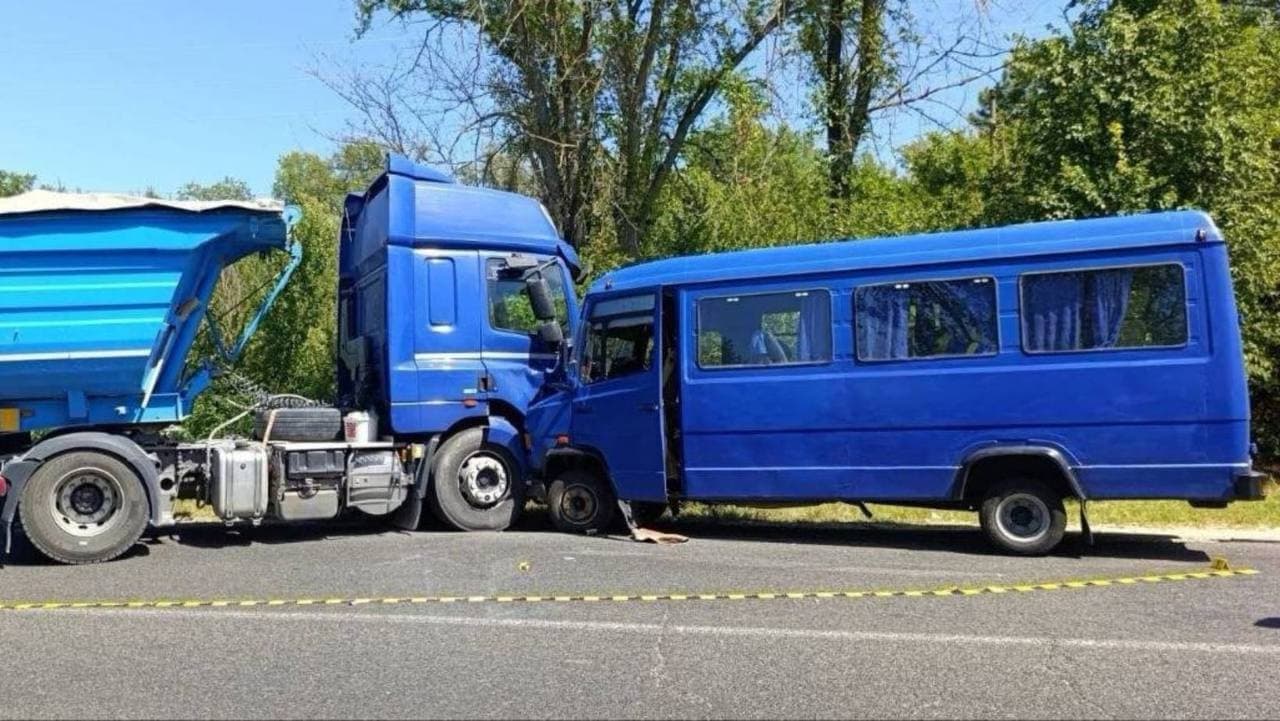 15 persoane, transportate la spital în urma unui accident produs în raionul Ungheni
