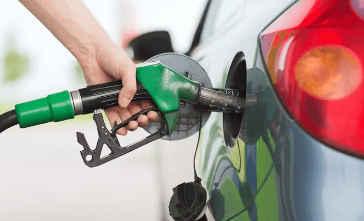 Benzina și motorina se scumpesc din nou: cât vor costa de mâine
