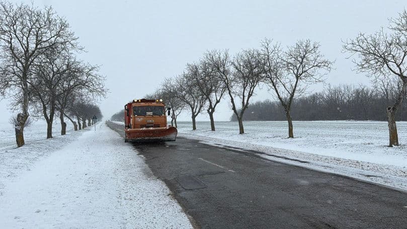 Drumarii încep pregătirile pentru iarnă: peste 21 600 de tone de sare tehnică, planificate pentru achiziție