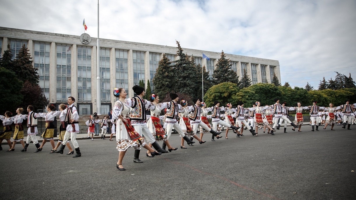 Молдавское время. Кишинёв площадь города. Площадь Великого национального собрания Кишинев. Кишинев Центральная площадь. Муниципий Кишинев.